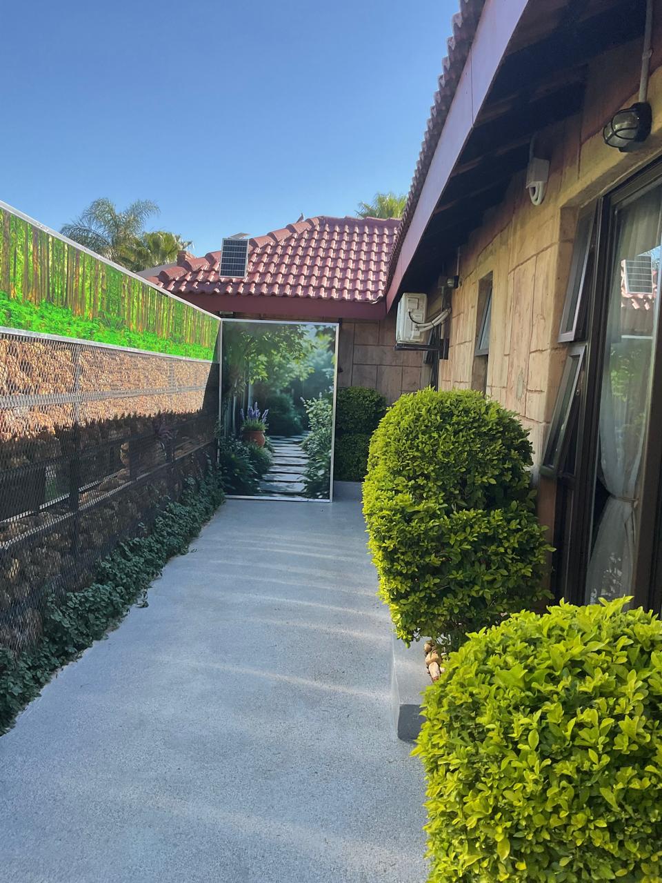Surroundings image 14